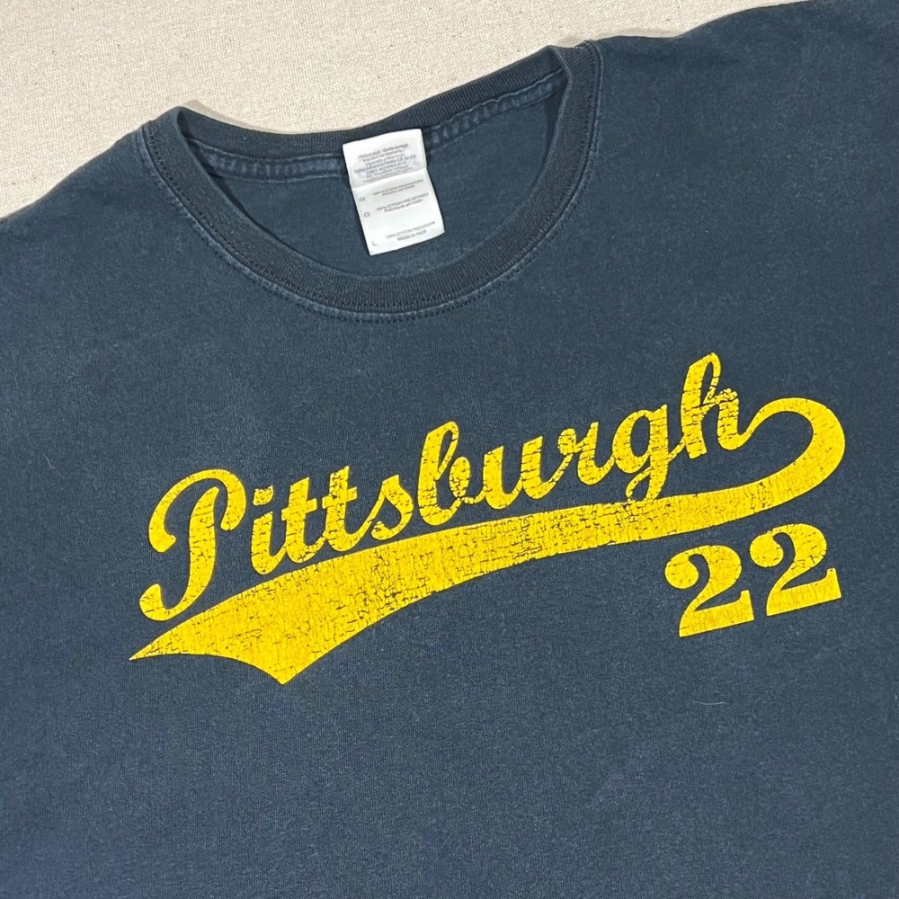 Pittsburgh McCutchen 22 Baseball T-Shirt Gildan Heavy Cotton Large *FLAW